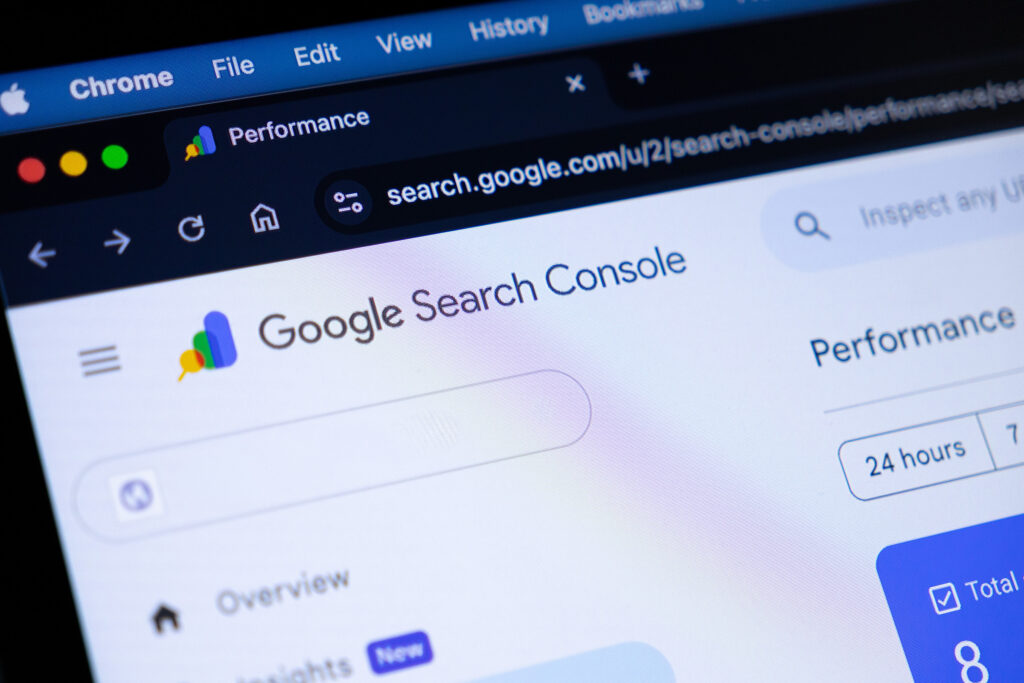 Editorial graphic showing Google's authoritative line drawn around its own search results while ChatGPT, Perplexity and Copilot sit outside that boundary.